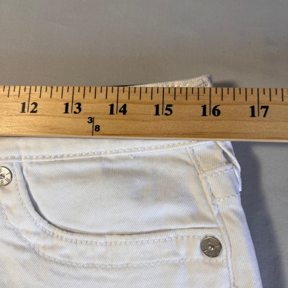 NWT TRUE RELIGION Maisie Vintage High Rise White Denim Fray Hem Jean Shorts - Picture 5 of 16